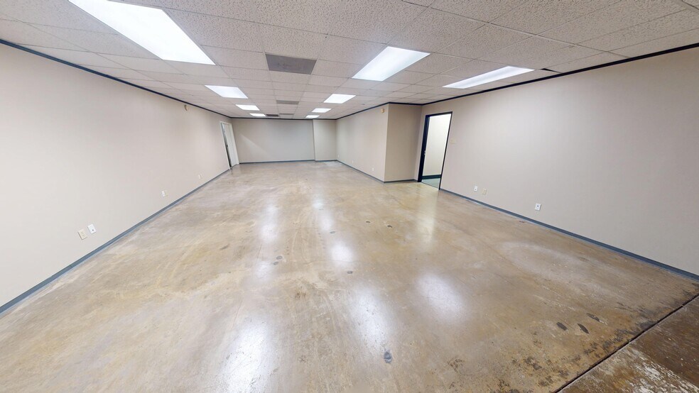 More Photos Of 9776 Whithorn Dr, Houston Showroom For Lease