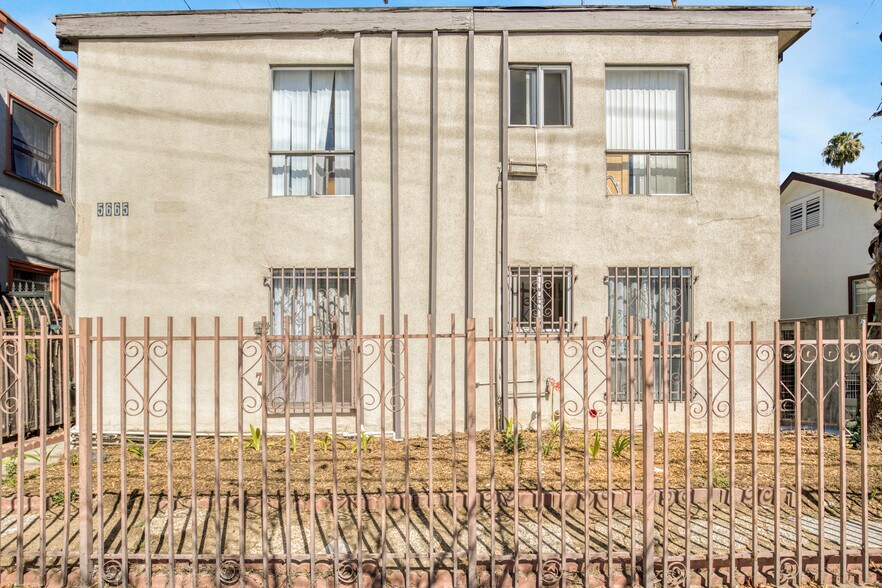 More Photos Of 5665 Franklin Ave, Los Angeles Apartments For Sale