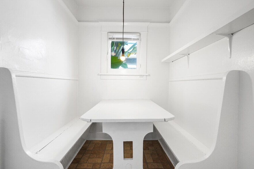 More Photos Of 2006 Strongs Dr, Venice Apartments For Sale