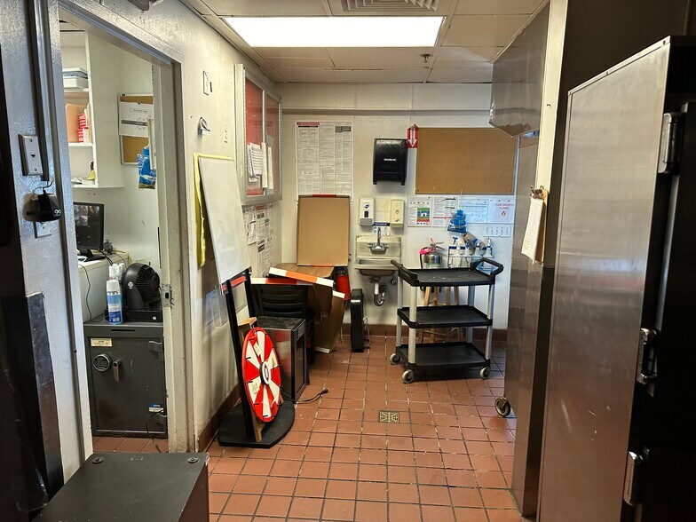 More Photos Of 419 Old Country Rd, Westbury Restaurant For Lease