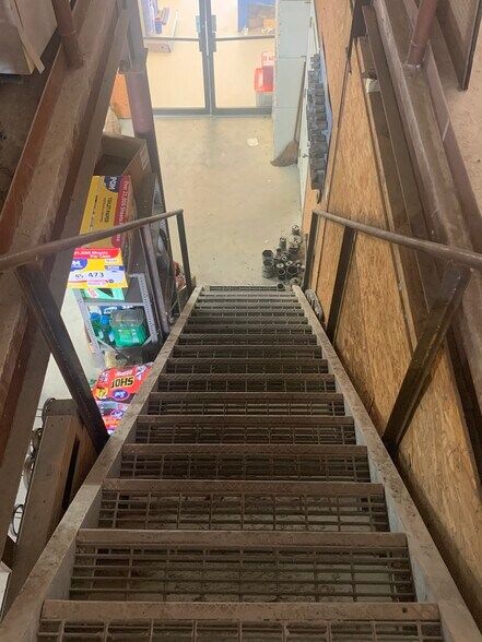 More Photos Of 18700 US Highway 59, New Caney Warehouse For Lease