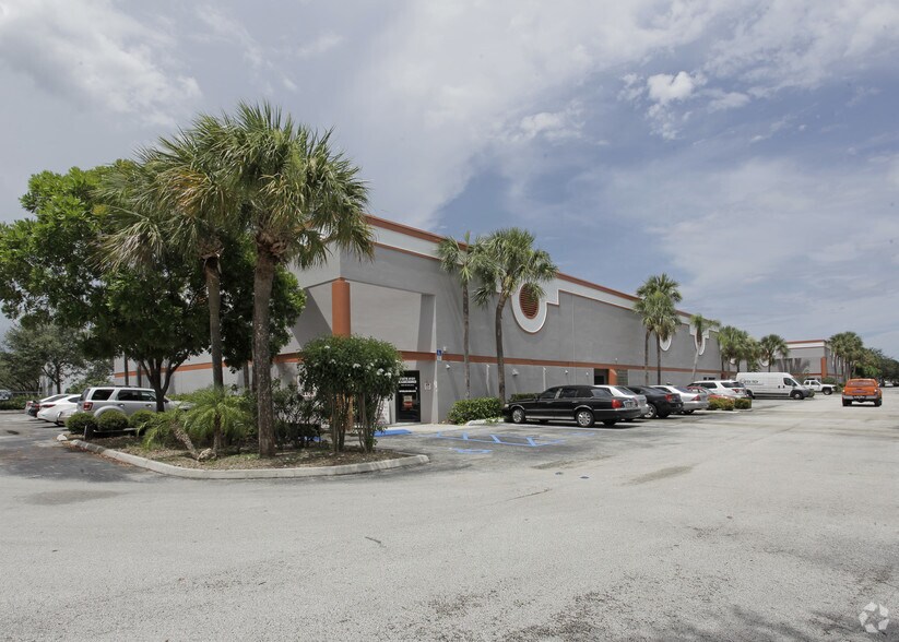 More Photos Of 10501 NW 50th St, Sunrise Warehouse For Lease