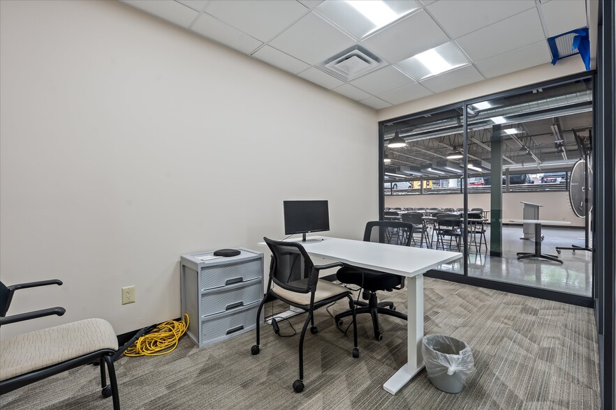 More Photos Of 29444 Northwestern Hwy, Southfield Office For Sale