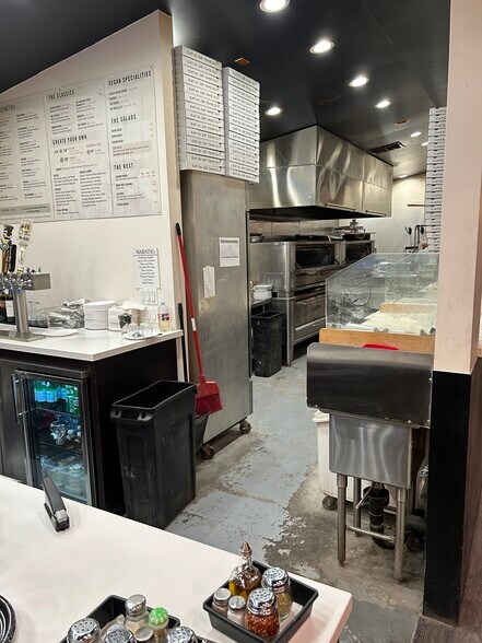More Photos Of 241-243 S Beverly Dr, Beverly Hills Restaurant For Lease