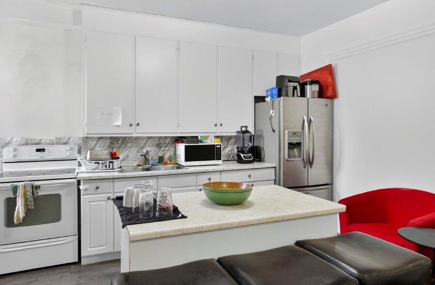 More Photos Of 271 Thomas St, Peterborough Apartments For Sale