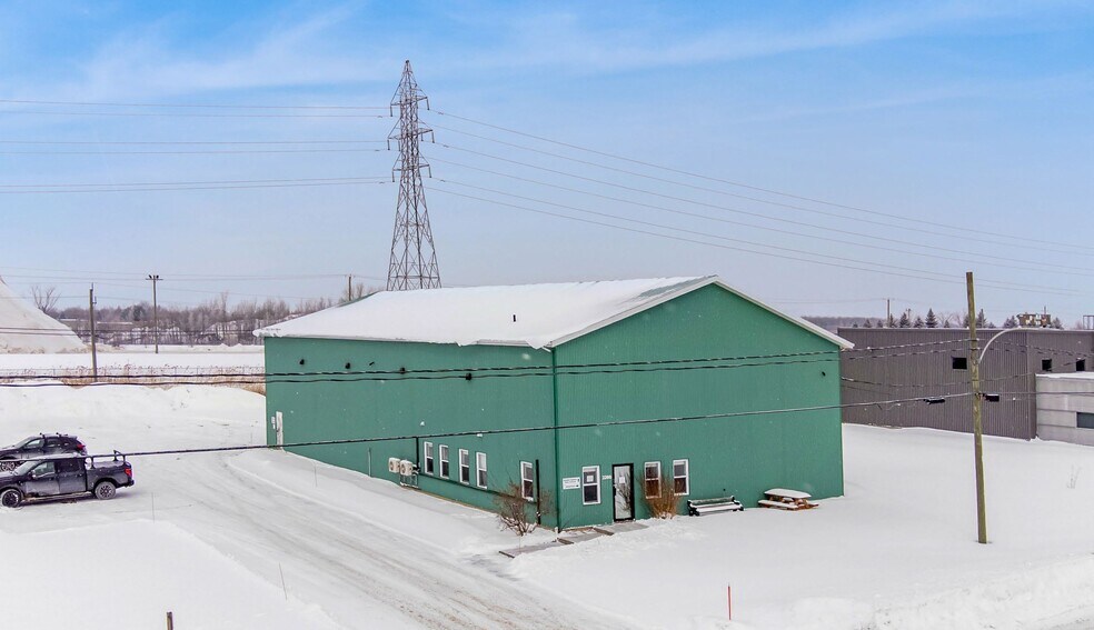 More Photos Of 2200 Rue André-C.-Hamel, Drummondville Industrial For Sale
