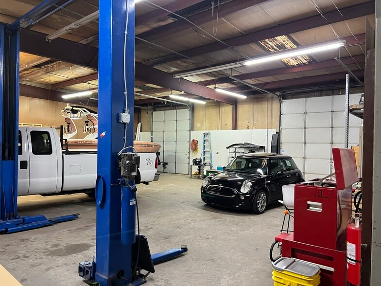 More Photos Of 8718 Statesville Rd, Charlotte Warehouse For Lease