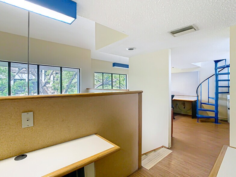 More Photos Of 3333 W Kennedy Blvd, Tampa Loft Creative Space For Sale