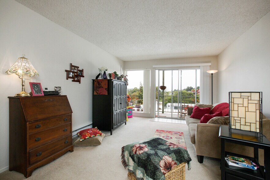 More Photos Of 2200 Village Ct, Belmont Apartments For Sale