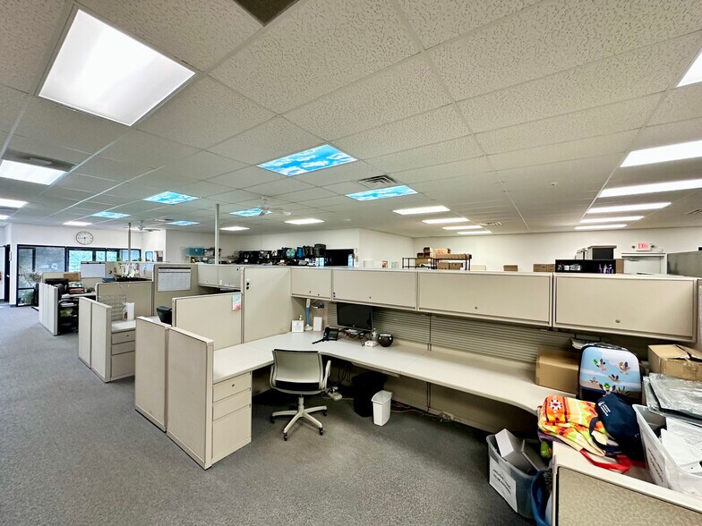 More Photos Of 4042 W 82nd Ct, Merrillville Office For Sale