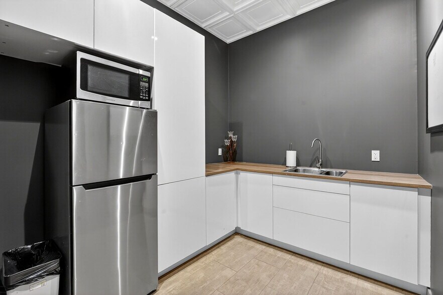 More Photos Of 3075 Hospital Gate, Oakville Medical For Sale