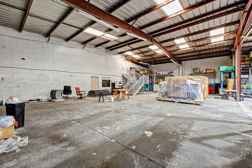 More Photos Of 3635 Polaris Ave, Las Vegas Industrial For Lease