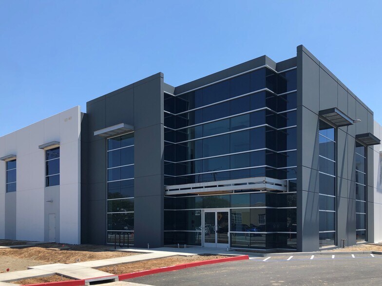 More Photos Of 11718 Burke St, Santa Fe Springs Warehouse For Lease