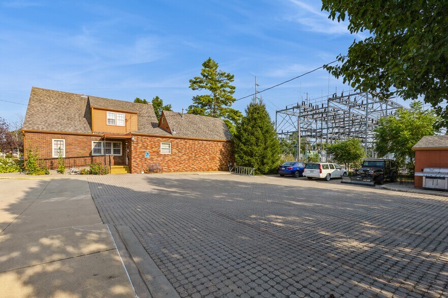 More Photos Of 324 1st St, Des Moines General Retail For Sale