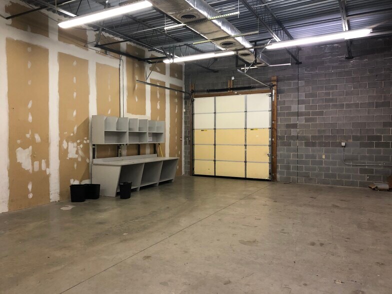 More Photos Of 6711 Peters Creek Rd, Hollins Office For Lease