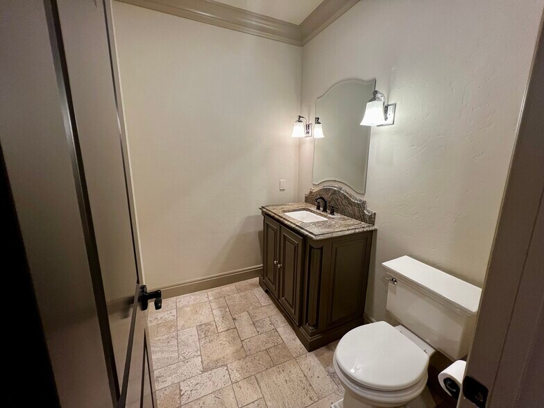 More Photos Of 11818 Warfield St, San Antonio Service For Lease