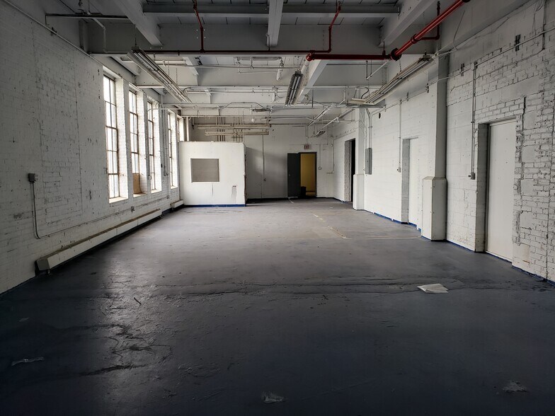 More Photos Of 3065 N Rockwell St, Chicago Industrial For Sale