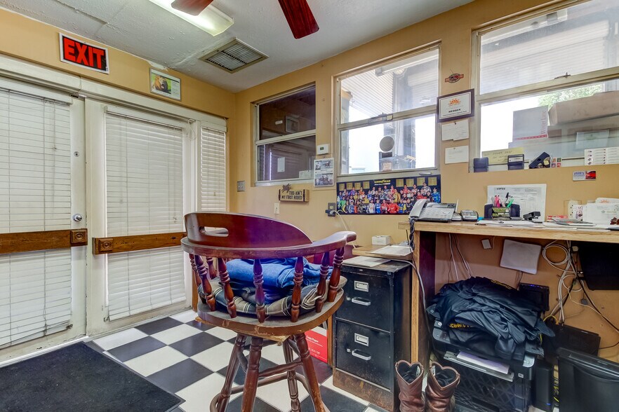 More Photos Of 600 Saint Petersburg Dr E, Oldsmar Auto Repair For Sale