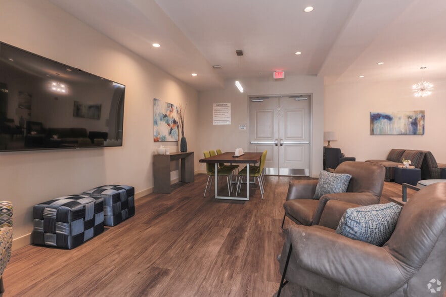 More Photos Of 1850 Merchant Ln, Hampton Apartments For Sale