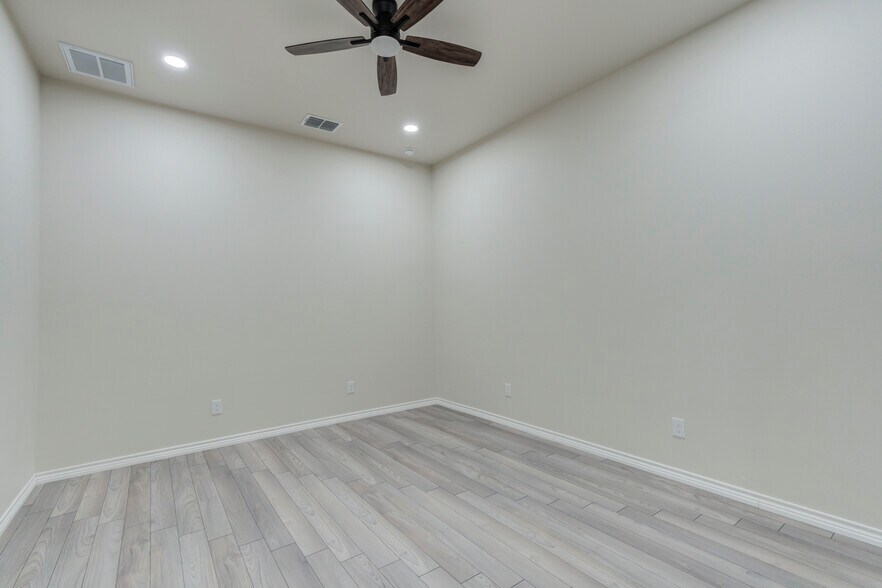 More Photos Of MLK between 98th & 114th, Lubbock Industrial For Sale