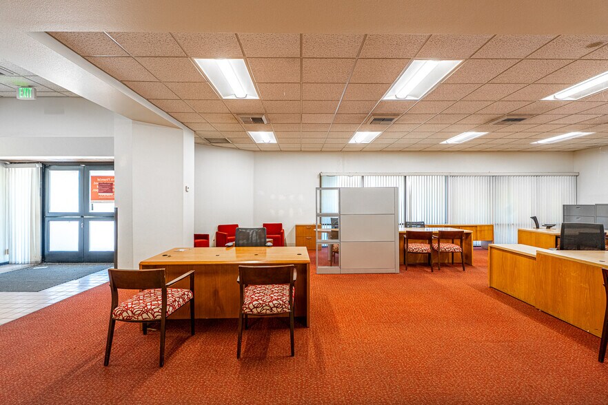 More Photos Of 2495 Lakeshore Dr, Lake Elsinore Bank For Sale