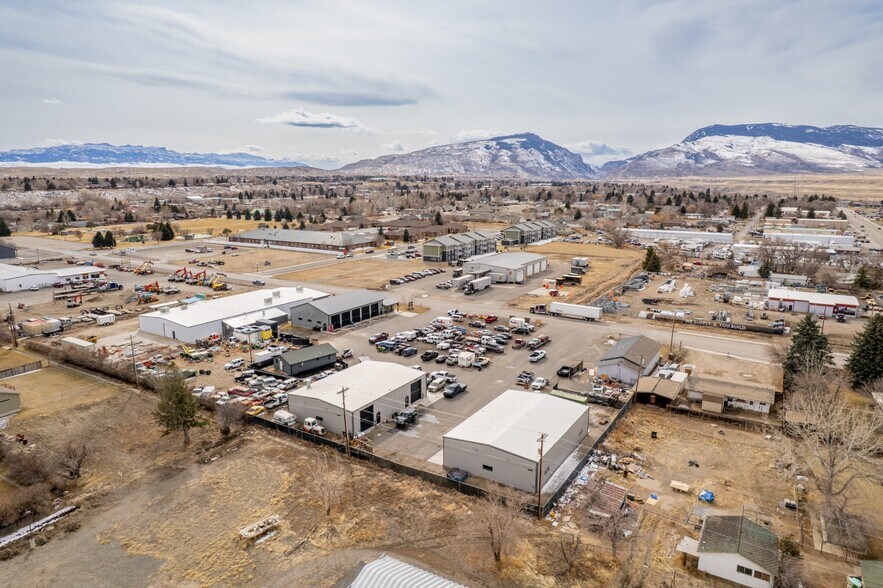 More Photos Of 528 Blackburn St, Cody Auto Repair For Sale