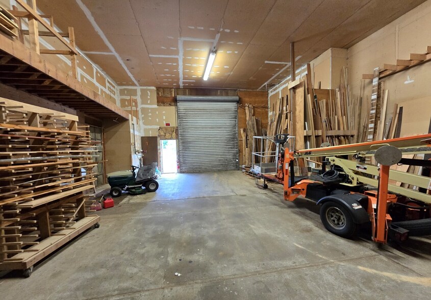 More Photos Of 633 E Pioneer Ave, Montesano Office For Lease