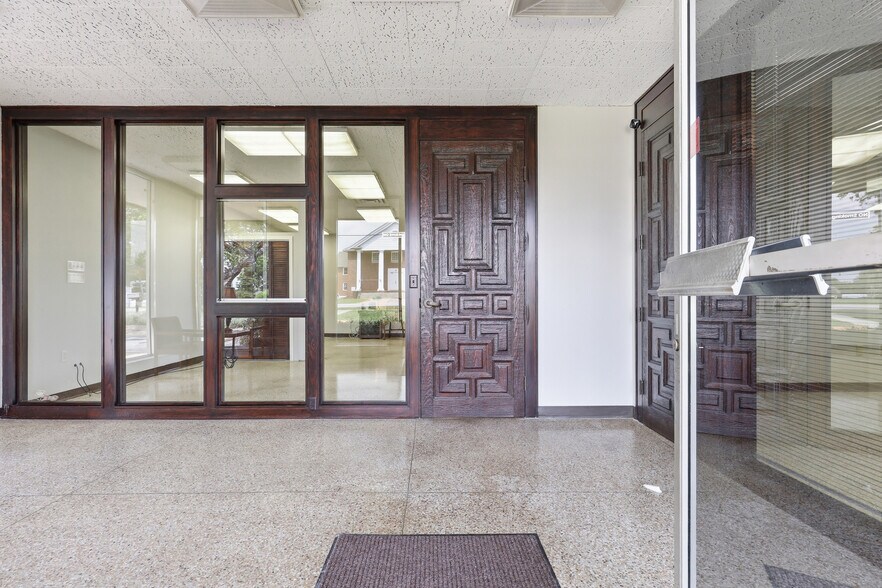 More Photos Of 106 S Texas Ave, Greenville Office For Sale
