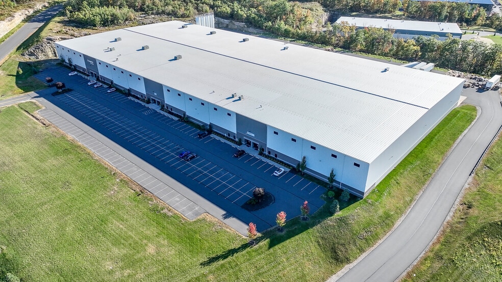 More Photos Of 130-150 Independence Dr, Pittston Township Warehouse For Lease
