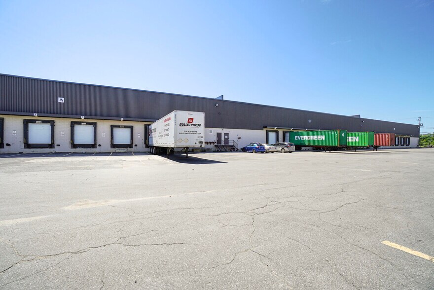 More Photos Of 2900 Av André, Dorval Warehouse For Lease