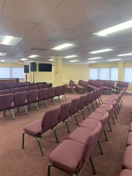 More Photos Of 5410 Indian Head Hwy, Oxon Hill Office For Sale