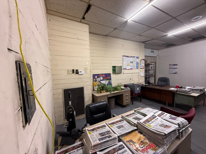 More Photos Of 214 N Railroad St, Mexia Office For Sale