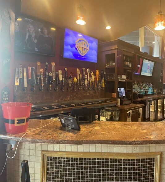 More Photos Of 11505 S Memorial Pky, Huntsville Storefront For Lease