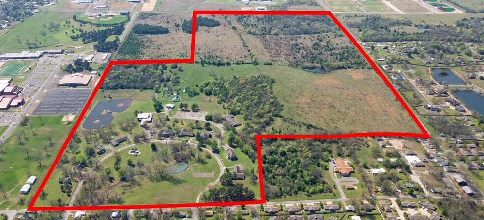 More Photos Of 7 Mathis Park Dr, Tahlequah Dormitory For Sale