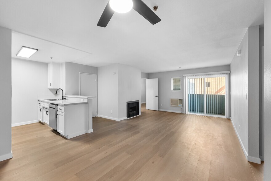 More Photos Of 1400 Venice Blvd, Venice Apartments For Sale