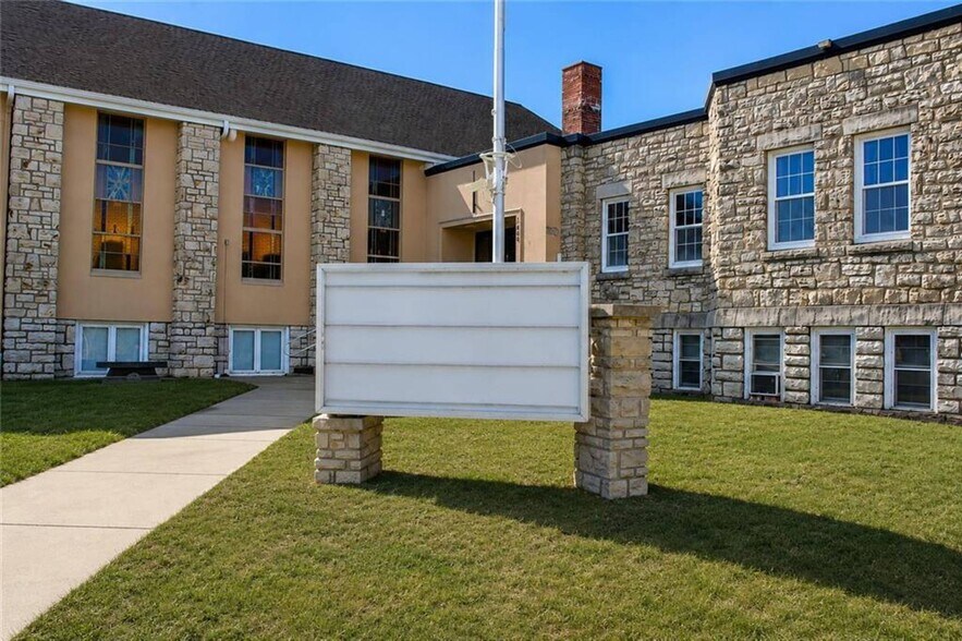 More Photos Of 1800 S Northern Blvd, Independence Specialty For Sale