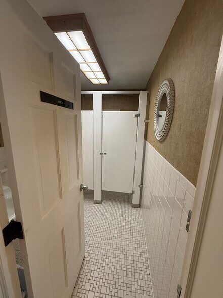 More Photos Of 381 Hubbard St, Glastonbury Loft Creative Space For Lease