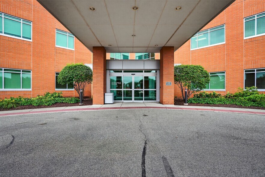 More Photos Of 525 E Congress Pky, Crystal Lake Medical For Lease