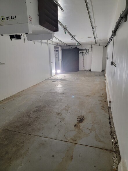 More Photos Of 9939 Commerce Ave, Tujunga Storefront For Lease