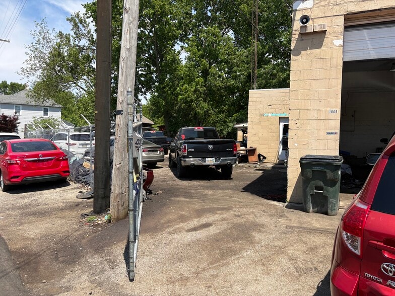More Photos Of 1809 Valley St, Dayton Auto Repair For Sale