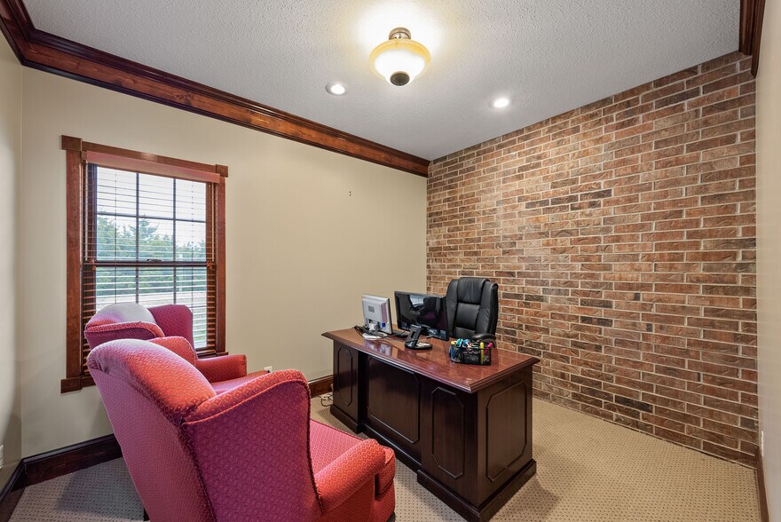 More Photos Of 616 Lana Dr, Cameron Office For Sale