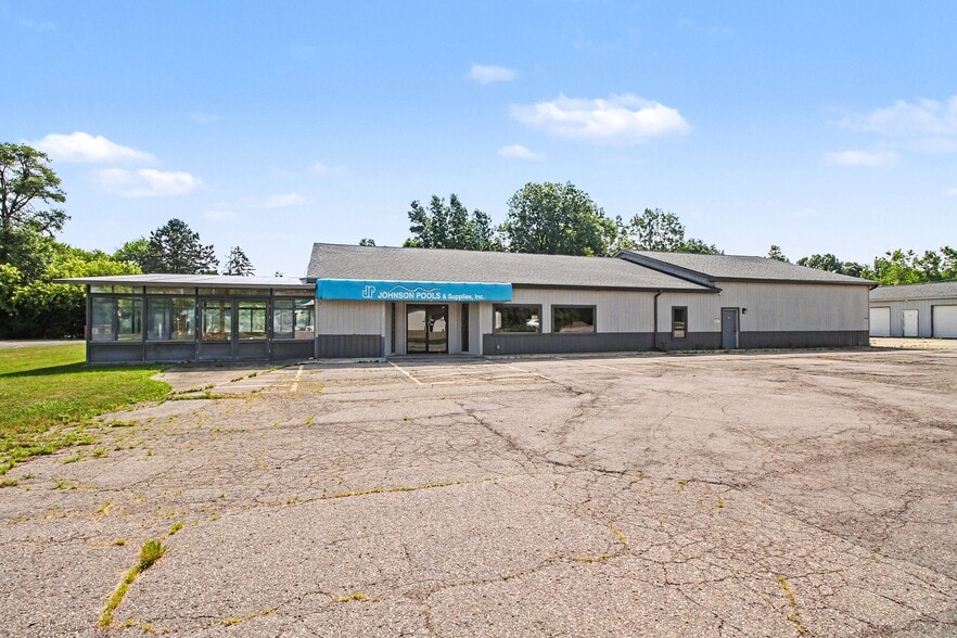 Primary Photo Of 6017 W Pierson Rd, Flushing Freestanding For Sale