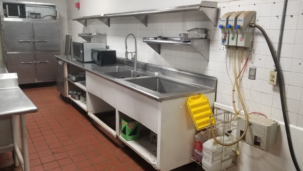 More Photos Of 1471 E Brooks Rd, Memphis Hotel For Sale