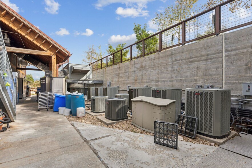 More Photos Of 27649 Old Lincoln Highway, Wanship Freestanding For Sale