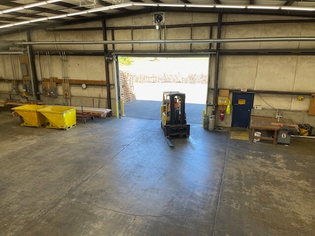 More Photos Of 1731 Industrial Way, Philomath Warehouse For Lease