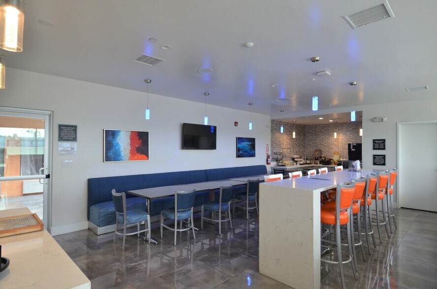 More Photos Of 650 N Mollison Ave, El Cajon Hotel For Sale