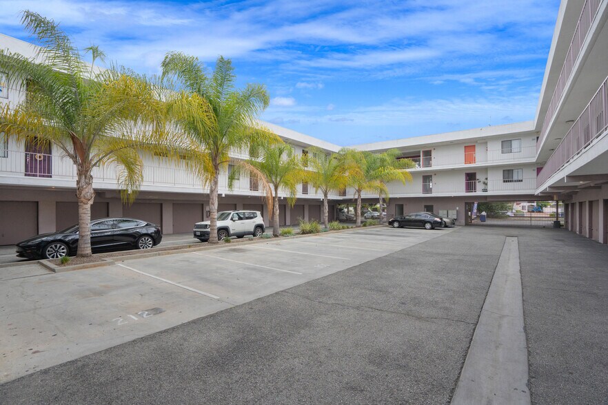 More Photos Of 1225 W 166th St, Gardena Apartments For Sale