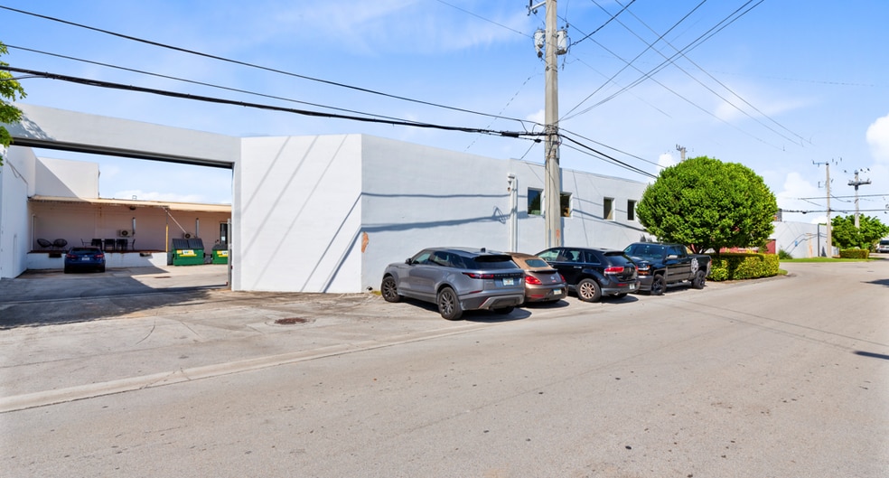 More Photos Of 297 NE 67th St, Miami Warehouse For Lease