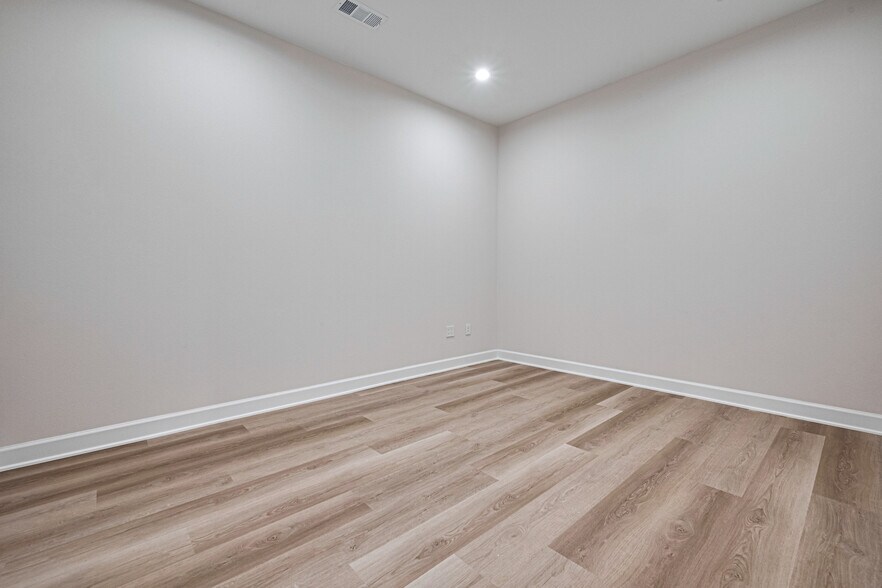 More Photos Of 1325 Main St, Katy Office Residential For Lease