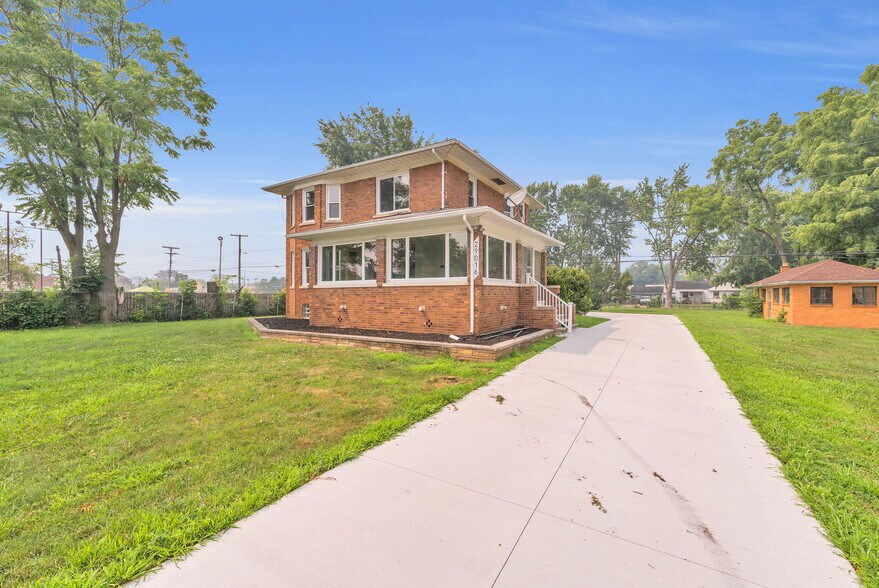 More Photos Of 29016 Ford Rd, Garden City Office For Sale